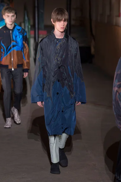 Look 97